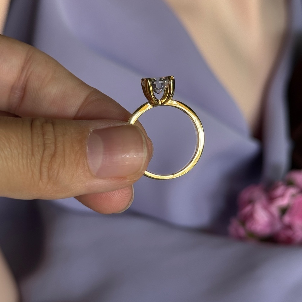 Minimalist 18K Gold Plated Ring with Clear Gem 💎 - Picture 4 of 4